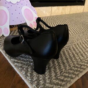 Capezio Black 1.5" Character Shoe Size 8M